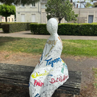 Eléonore, Bienveillante du camp d'internement