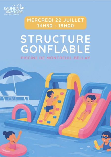 Structure gonflable &agrave; la piscine de Montreuil-Bellay